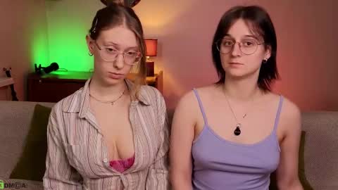 Snapshot of jitoon_exe chatting on February 16, 6:43 pm Hey Guys We are Julia ginger Tina brunette online show from February 16, 6:43 pm