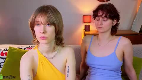 Snapshot of jitoon_exe chatting on November 29, 3:15 pm Hey Guys We are Julia ginger Tina brunette online show from November 29, 3:15 pm