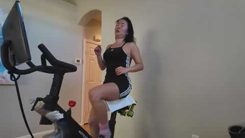 Jiwon online show from January 16, 9:30 pm