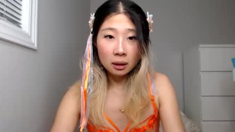 Jiwoo online show from October 25, 11:43 pm