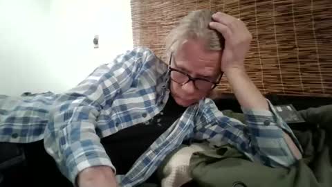 jizzmitten5 online show from March 9, 6:28 am