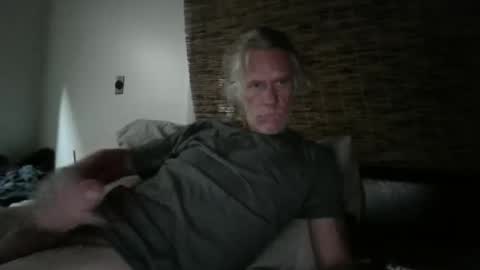 jizzmitten5 online show from May 29, 5:16 am