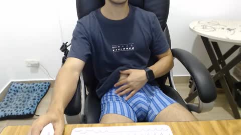 Snapshot of jjrod91 chatting on November 11, 11:27 pm Jon online show from November 11, 11:27 pm