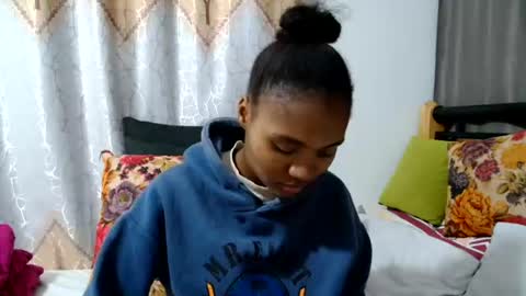 Snapshot of jjsecrets_ chatting on August 5, 6:33 pm JJ online show from August 5, 6:33 pm