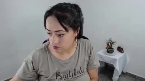 Snapshot of jjulietha95 chatting on April 24, 12:57 am Julieta online show from April 24, 12:57 am