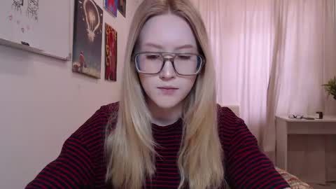 joan_kiss online show from April 30, 11:05 am