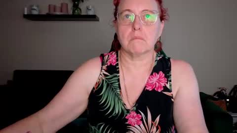 Snapshot of joannaandneighbour chatting on June 29, 7:14 am Joanna and Greg online show from June 29, 7:14 am