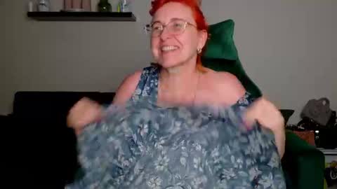 Snapshot of joannaandneighbour chatting on July 6, 3:03 pm Joanna and Greg online show from July 6, 3:03 pm