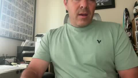Snapshot of joe2cum4u chatting on June 17, 3:24 pm joe2cum4u online show from June 17, 3:24 pm