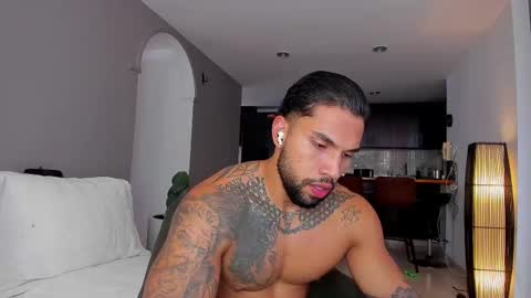 joe_esthetic online show from October 8, 9:01 pm