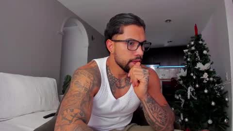 joe_esthetic online show from December 4, 8:28 pm