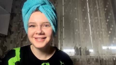 Snapshot of joeannfurgison chatting on February 25, 7:07 am Aurora online show from February 25, 7:07 am