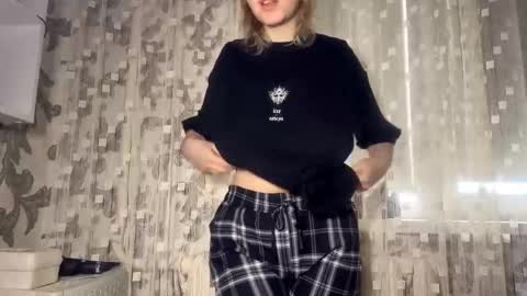 Snapshot of joeannfurgison chatting on February 26, 8:13 am Aurora online show from February 26, 8:13 am