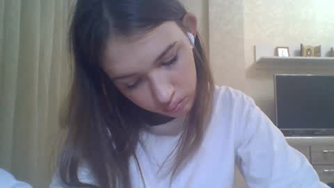 Jennifer online show from September 17, 7:37 pm