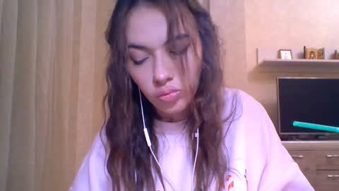 Jennifer online show from December 19, 5:42 pm