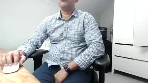 Snapshot of joeshades21 chatting on February 20, 12:15 pm joeshades21 online show from February 20, 12:15 pm