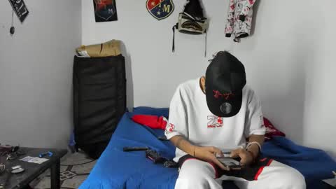 Snapshot of johan_and_antonella chatting on February 16, 5:47 am johan_and_antonella online show from February 16, 5:47 am