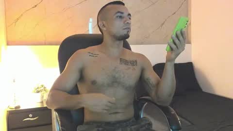 Snapshot of johan_miller1 chatting on November 15, 2:09 am johan online show from November 15, 2:09 am