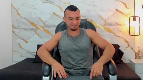 Snapshot of johan_miller1 chatting on November 17, 11:05 am johan online show from November 17, 11:05 am