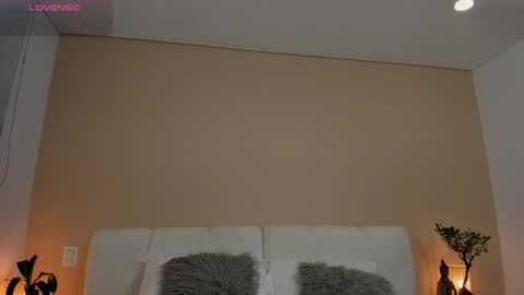 johana fox online show from October 21, 12:00 am