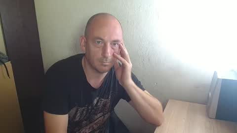 Snapshot of johanbarker chatting on November 5, 12:38 pm Johan online show from November 5, 12:38 pm