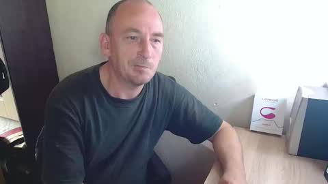 Snapshot of johanbarker chatting on November 16, 1:06 pm Johan online show from November 16, 1:06 pm