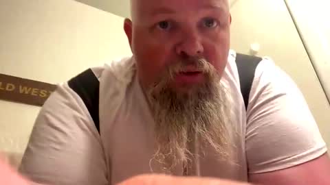 Snapshot of john40a chatting on June 2, 2:46 am John online show from June 2, 2:46 am