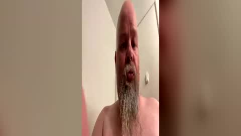 Snapshot of john40a chatting on June 21, 3:53 am John online show from June 21, 3:53 am