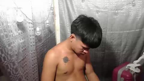 Snapshot of john_carloss chatting on February 15, 11:41 am john and thallea online show from February 15, 11:41 am