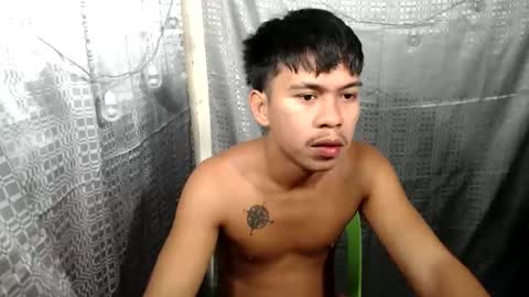 Snapshot of john_carloss chatting on February 18, 8:21 am john and thallea online show from February 18, 8:21 am