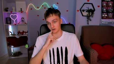 Snapshot of john_lik chatting on April 9, 12:32 pm John online show from April 9, 12:32 pm