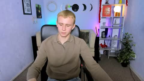 Snapshot of john_lik chatting on April 12, 9:14 am John online show from April 12, 9:14 am