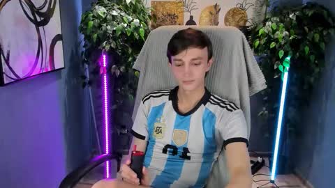 Snapshot of john_weasley chatting on October 18, 6:05 am John online show from October 18, 6:05 am