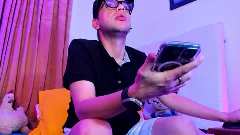 Snapshot of john_white69 chatting on December 15, 1:10 am John online show from December 15, 1:10 am