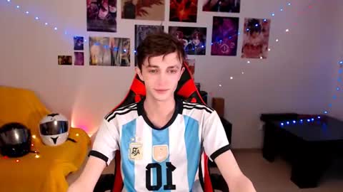 Snapshot of john_winx chatting on June 29, 3:01 pm john_winx online show from June 29, 3:01 pm