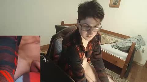 Snapshot of john_x00 chatting on March 13, 10:05 pm John online show from March 13, 10:05 pm