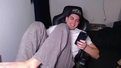 Snapshot of johnafterdark chatting on February 15, 1:24 am JAXX online show from February 15, 1:24 am