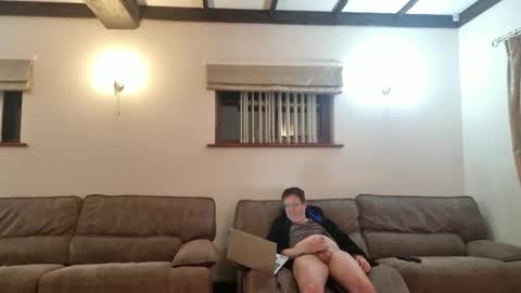 johnathan_stuart33 online show from June 7, 12:37 am