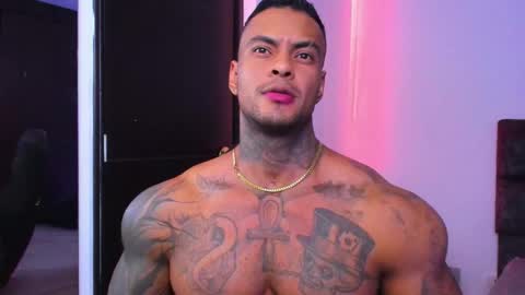 Snapshot of johnbelt_ chatting on November 4, 9:25 pm john belt online show from November 4, 9:25 pm