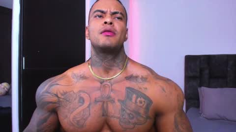 Snapshot of johnbelt_ chatting on November 28, 10:12 pm john belt online show from November 28, 10:12 pm