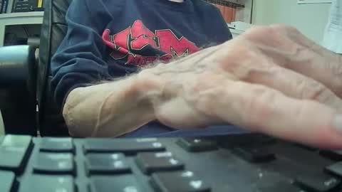 Snapshot of johngp777 chatting on April 25, 10:29 pm johngp777 online show from April 25, 10:29 pm