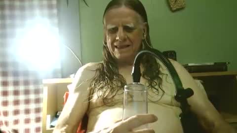 johnnieq1971 online show from June 7, 1:21 am