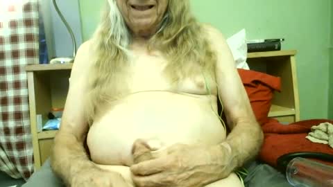 johnnieq1971 online show from June 16, 1:19 am