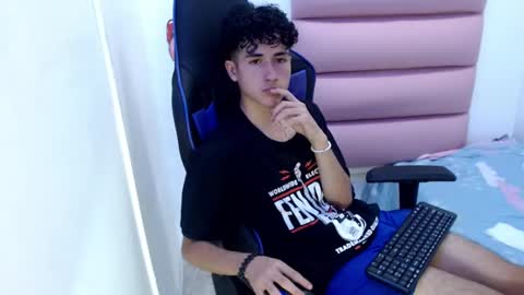johnny_cagee online show from December 5, 10:01 am