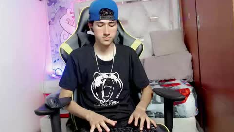 johnny_cagee online show from October 16, 4:24 am