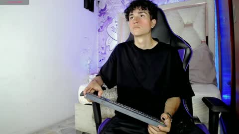 johnny_cagee online show from April 13, 4:07 am