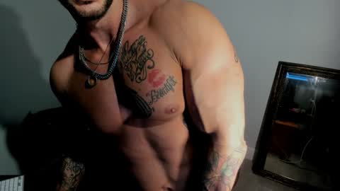Snapshot of johnnyfun_xxx chatting on October 26, 5:46 am Johnnystrongarms online show from October 26, 5:46 am