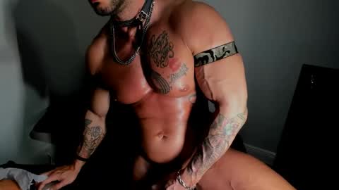 Snapshot of johnnyfun_xxx chatting on November 6, 6:36 am Johnnystrongarms online show from November 6, 6:36 am