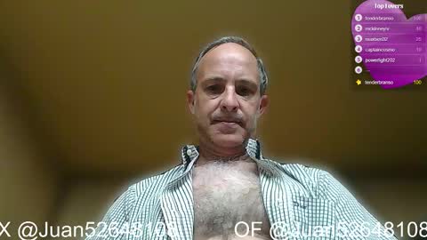 Snapshot of johnq_23 chatting on November 18, 4:11 pm John online show from November 18, 4:11 pm