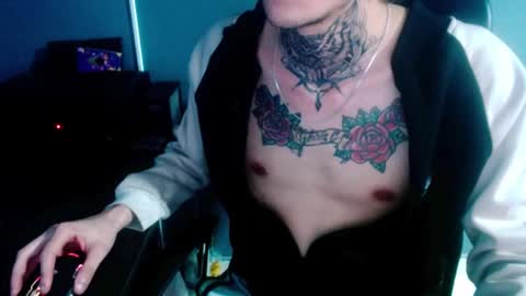 johnsonisaac94  online show from December 14, 8:13 am